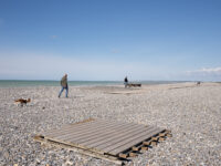 Installation du chemin de planches des cabines : patience, on y travaille !
